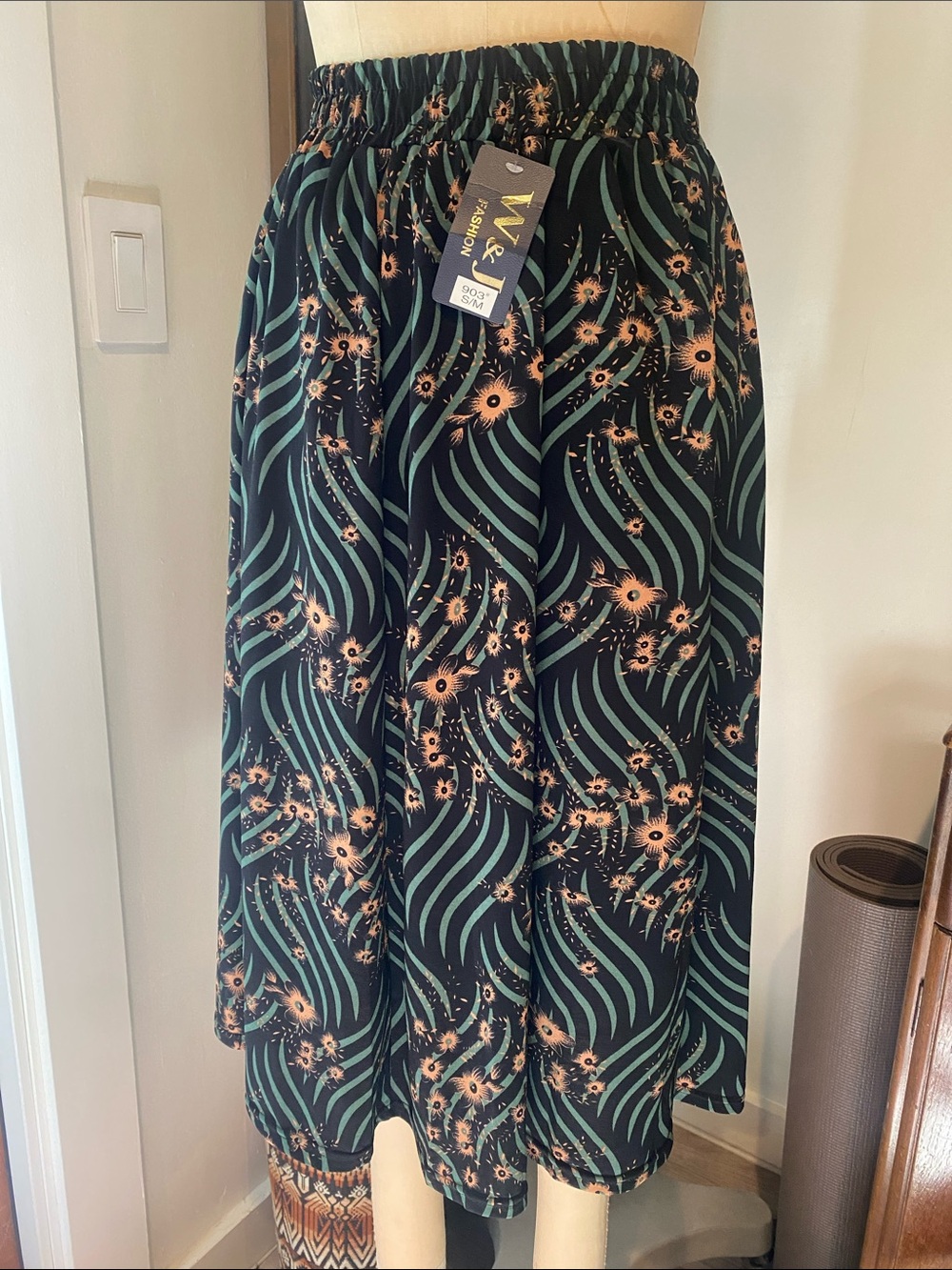Black Floral Wave-Print Midi Skirt